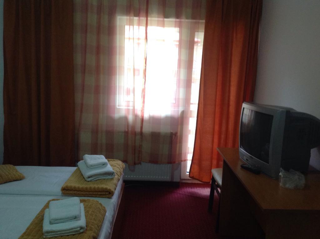 Hotel Panoramic مونياسا الغرفة الصورة