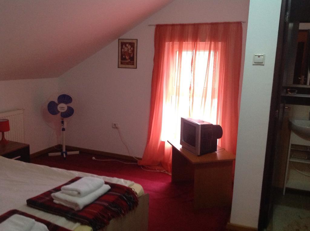 Hotel Panoramic مونياسا الغرفة الصورة